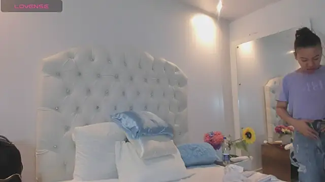 brithany rousee online show from December 2, 2:12 pm