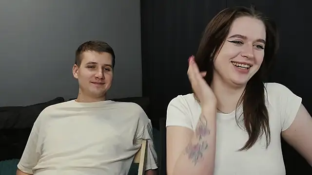 Snapshot of Pinku_kitsune chatting on February 19, 2:44 am Pinku kitsune online show from February 19, 2:44 am