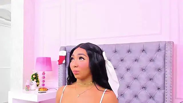 HaileeRoberts online show from December 2, 12:32 pm