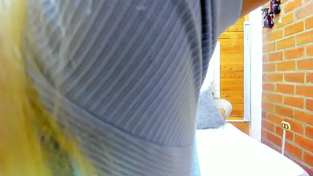 Snapshot of Dulcex69 chatting on June 17, 1:34 pm Dulcex69 online show from June 17, 1:34 pm