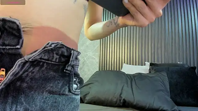 BambiiQueen online show from December 30, 1:03 pm