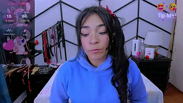 AlanaLuck online show from March 22, 12:57 pm