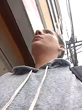 Snapshot of Elliee_ chatting on March 28, 1:33 pm Elliee online show from March 28, 1:33 pm