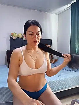 renata hot1 online show from December 2, 4:13 pm