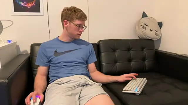 Snapshot of BlueEyedTallGuy94 chatting on December 25, 5:26 am BlueEyedTallGuy94 online show from December 25, 5:26 am