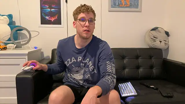 Snapshot of BlueEyedTallGuy94 chatting on December 29, 6:24 am BlueEyedTallGuy94 online show from December 29, 6:24 am