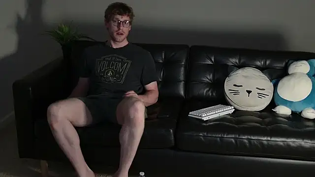 Snapshot of BlueEyedTallGuy94 chatting on September 10, 2:11 am BlueEyedTallGuy94 online show from September 10, 2:11 am