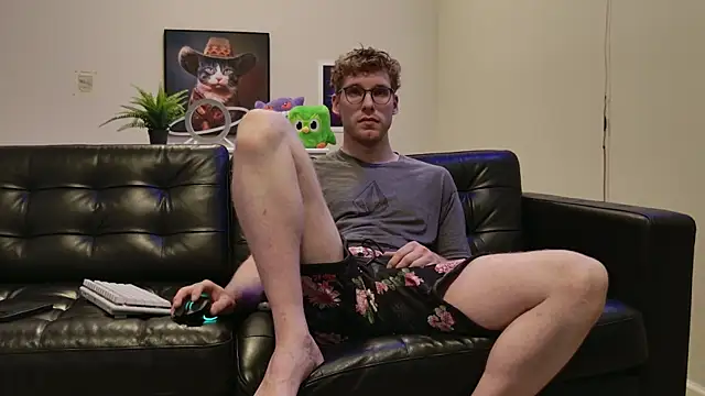 Snapshot of BlueEyedTallGuy94 chatting on October 1, 1:22 am BlueEyedTallGuy94 online show from October 1, 1:22 am