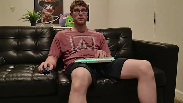 Snapshot of BlueEyedTallGuy94 chatting on October 8, 1:58 am BlueEyedTallGuy94 online show from October 8, 1:58 am