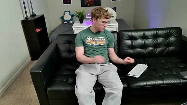 Snapshot of BlueEyedTallGuy94 chatting on January 18, 9:07 pm BlueEyedTallGuy94 online show from January 18, 9:07 pm