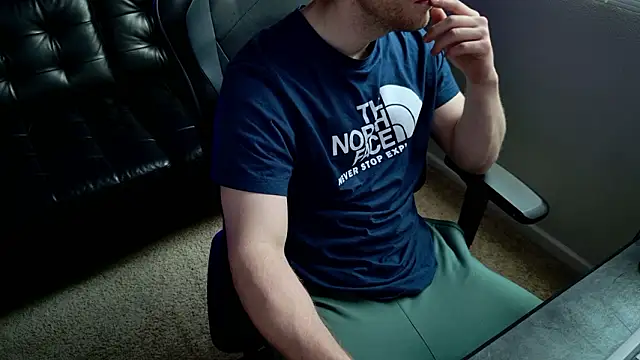 Snapshot of BlueEyedTallGuy94 chatting on January 31, 11:14 pm BlueEyedTallGuy94 online show from January 31, 11:14 pm