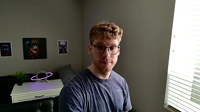 Snapshot of BlueEyedTallGuy94 chatting on February 11, 9:09 pm BlueEyedTallGuy94 online show from February 11, 9:09 pm