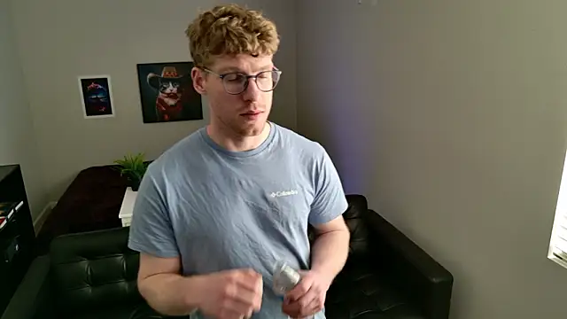 Snapshot of BlueEyedTallGuy94 chatting on February 27, 9:48 pm BlueEyedTallGuy94 online show from February 27, 9:48 pm