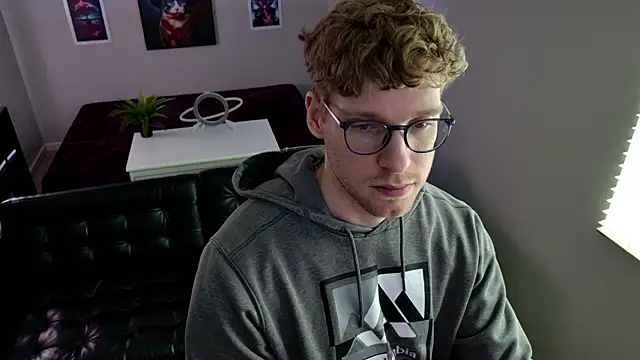 Snapshot of BlueEyedTallGuy94 chatting on March 11, 9:10 pm BlueEyedTallGuy94 online show from March 11, 9:10 pm