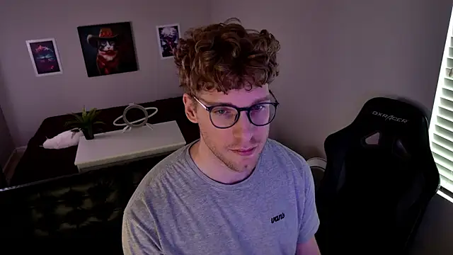 Snapshot of BlueEyedTallGuy94 chatting on March 24, 8:36 pm BlueEyedTallGuy94 online show from March 24, 8:36 pm