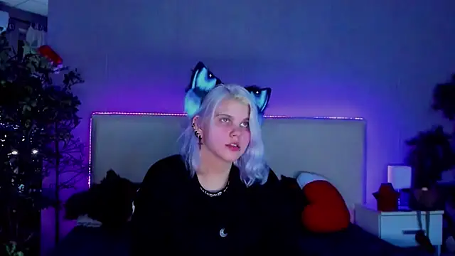 JoannLowe online show from January 7, 8:10 pm