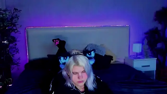 JoannLowe online show from January 20, 11:21 pm