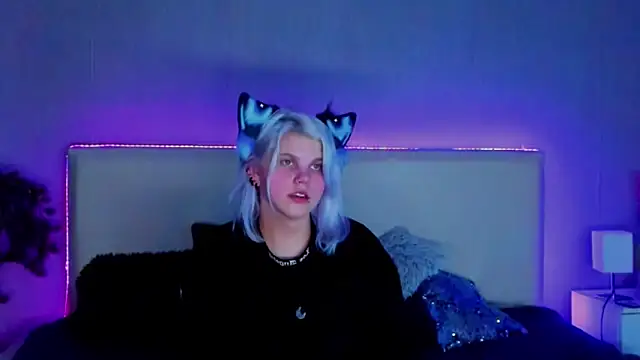 JoannLowe online show from February 11, 11:33 pm