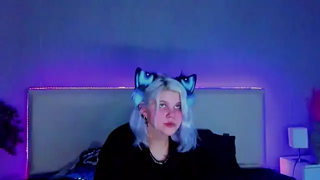 JoannLowe online show from February 13, 9:06 pm