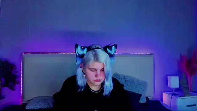 JoannLowe online show from February 15, 7:17 pm