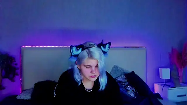 JoannLowe online show from February 15, 10:21 pm