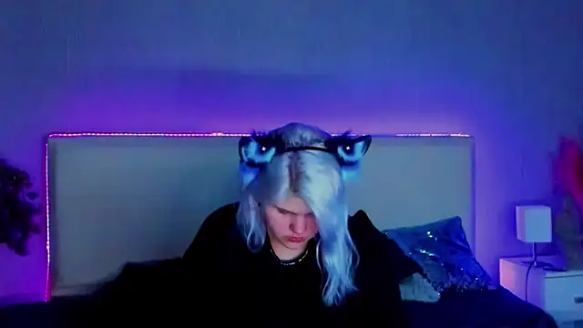 JoannLowe online show from February 18, 11:52 pm