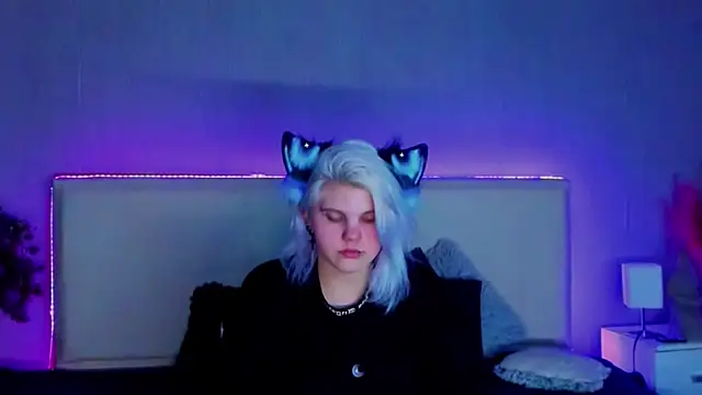 JoannLowe online show from February 20, 9:20 pm