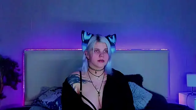 JoannLowe online show from February 24, 8:14 pm