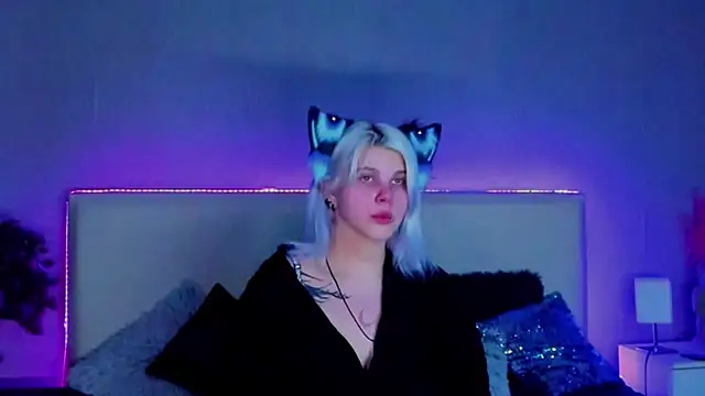 JoannLowe online show from February 26, 7:49 pm