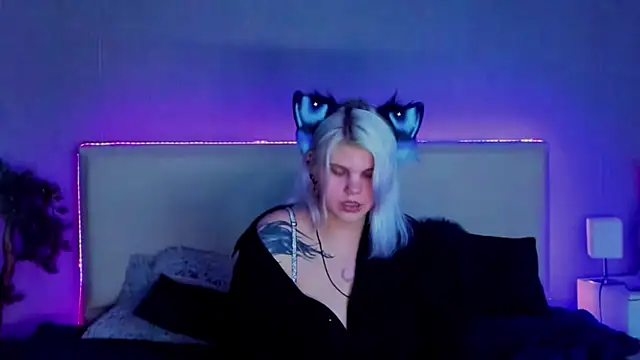 JoannLowe online show from February 27, 8:53 pm