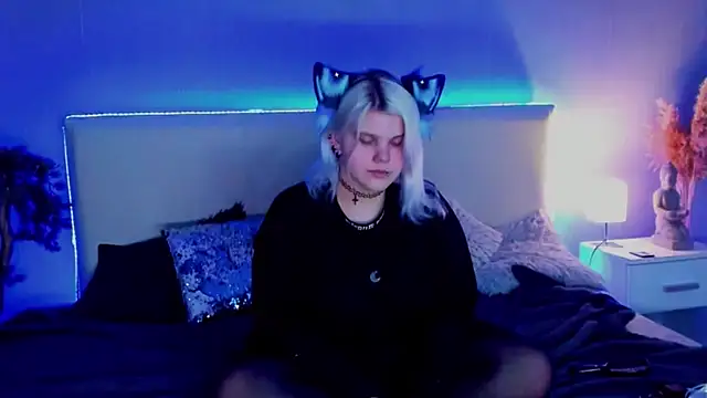 JoannLowe online show from March 11, 11:26 pm