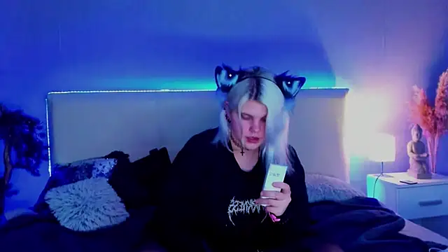 JoannLowe online show from March 15, 3:40 am