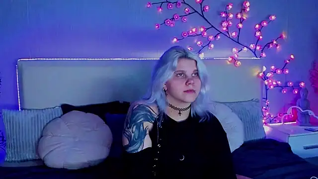 JoannLowe online show from September 16, 7:15 pm