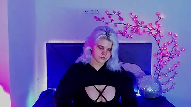 JoannLowe online show from March 30, 7:04 pm