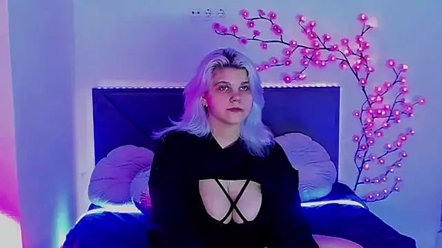 JoannLowe online show from May 25, 7:42 pm