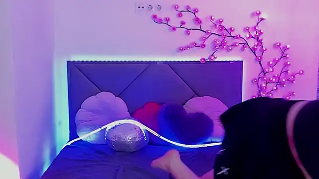 JoannLowe online show from June 23, 7:34 pm