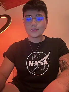 Ashley Chriss online show from January 3, 5:28 am