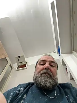 Snapshot of ros217 chatting on October 13, 1:55 pm ros217 online show from October 13, 1:55 pm