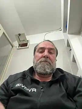 Snapshot of ros217 chatting on February 18, 4:58 pm ros217 online show from February 18, 4:58 pm