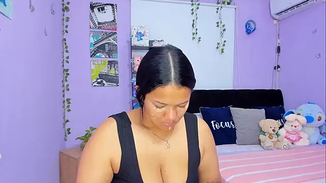 Snapshot of sara_mendez2 chatting on February 11, 12:06 am sara mendez2 online show from February 11, 12:06 am