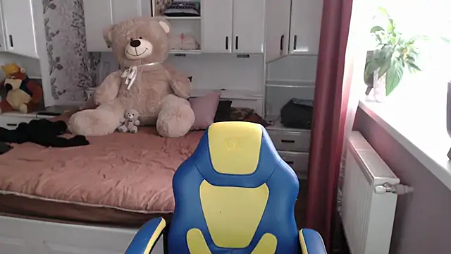 Snapshot of 69SexySecret69 chatting on February 18, 2:27 pm 69SexySecret69 online show from February 18, 2:27 pm