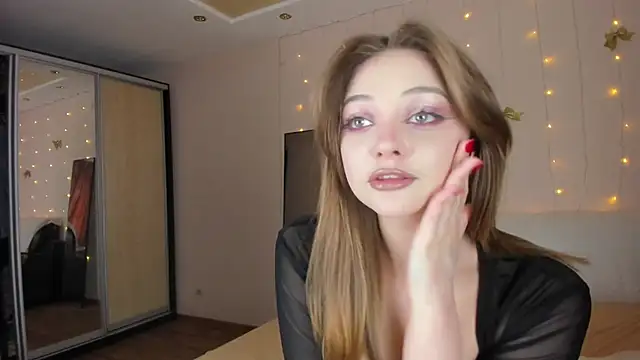 Snapshot of May_Flower chatting on April 3, 11:30 am May Flower online show from April 3, 11:30 am