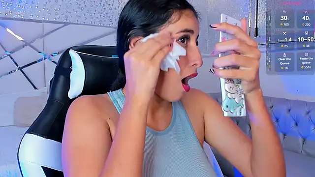 VICTORIA HOUSTON online show from December 22, 6:27 pm