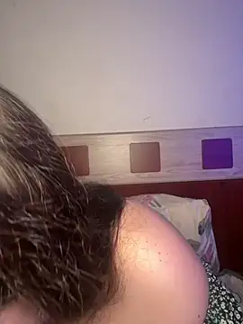 Evelinia online show from May 21, 3:30 pm