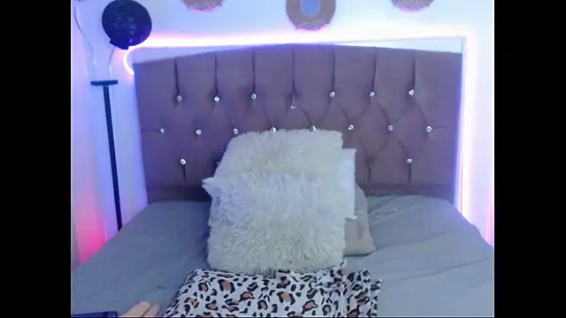 Snapshot of ailyn_miranda chatting on December 15, 7:18 pm ailyn miranda online show from December 15, 7:18 pm