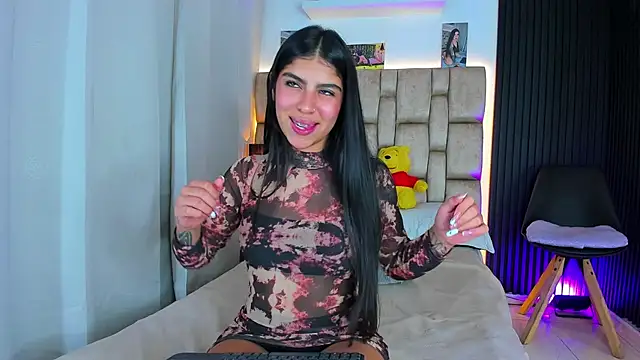 Snapshot of little_sophie18 chatting on October 5, 8:51 pm little sophie18 online show from October 5, 8:51 pm