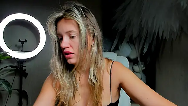 foxy blond online show from December 1, 12:15 am