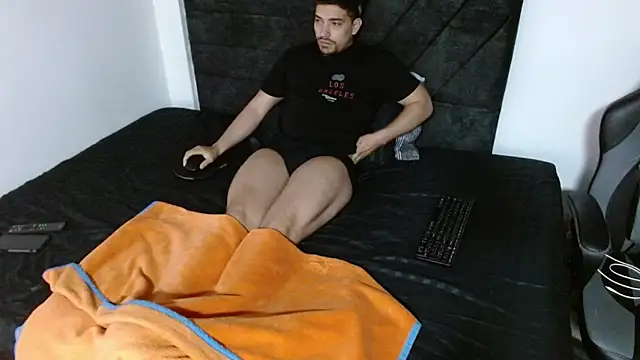 Snapshot of Ian_Daviz chatting on February 2, 10:03 am Ian Daviz online show from February 2, 10:03 am