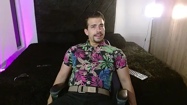 Snapshot of Ian_Daviz chatting on July 10, 10:01 pm Ian Daviz online show from July 10, 10:01 pm