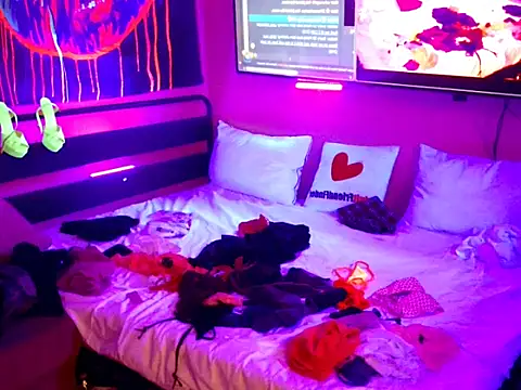 KRYZTALYNXXX online show from April 4, 5:10 pm